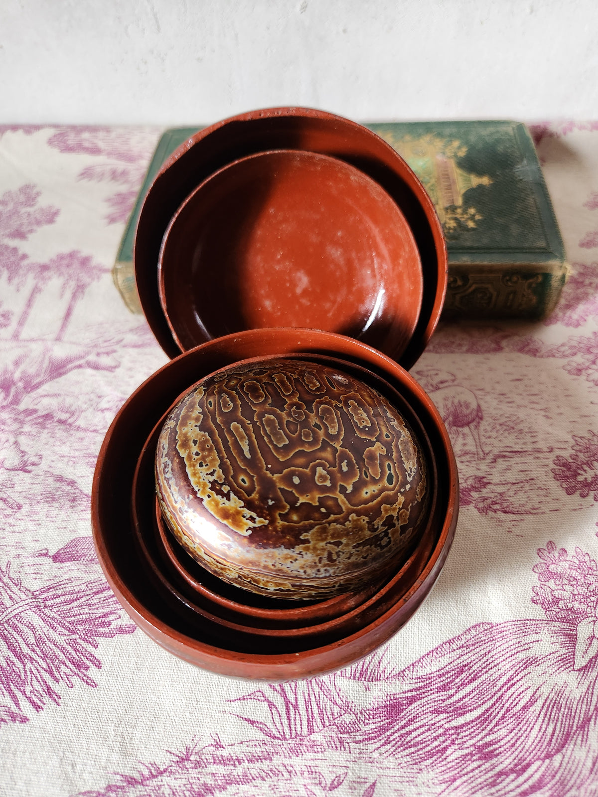 Vintage Burmese Lacquerware Nested Bowls Gold & Carmine Red, Set of 3