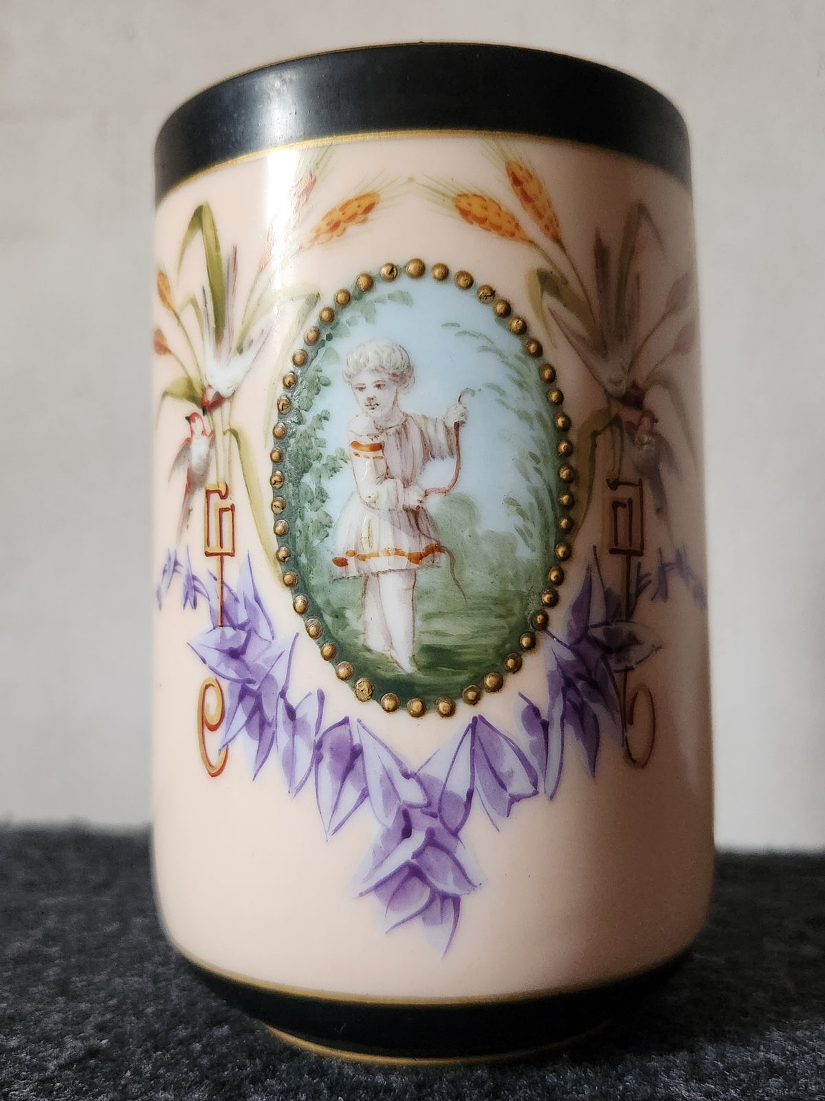 Petit vase ancien en verre, peint à la main, modèle unique français