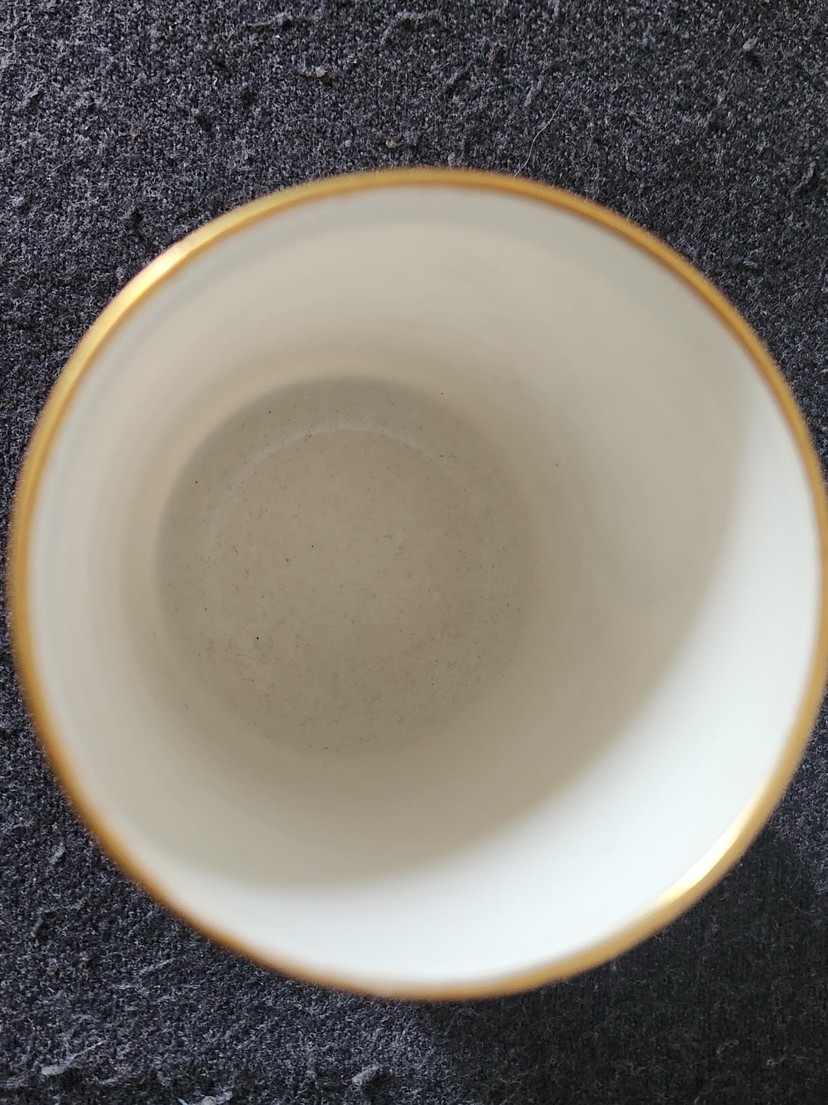 Petit vase ancien en verre, peint à la main, modèle unique français