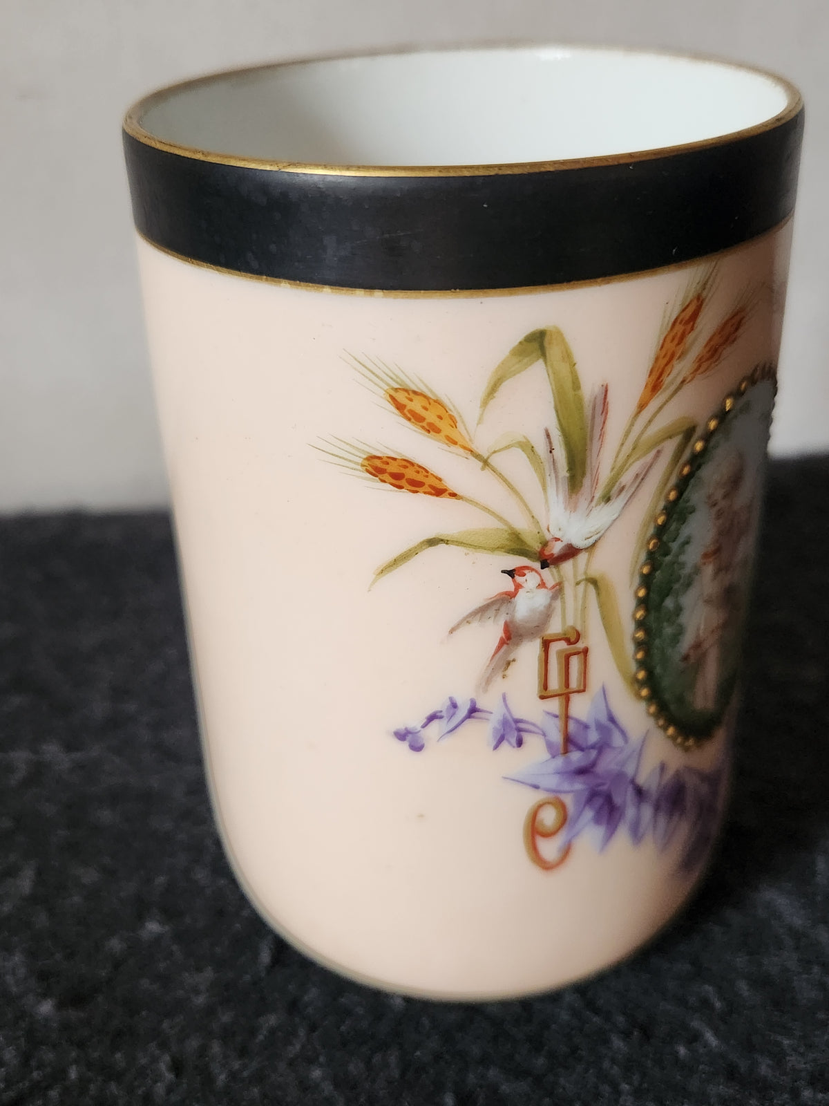 Petit vase ancien en verre, peint à la main, modèle unique français