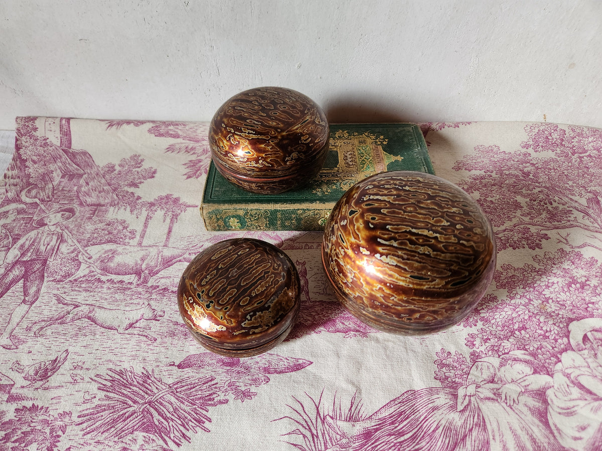 Vintage Burmese Lacquerware Nested Bowls Gold & Carmine Red, Set of 3