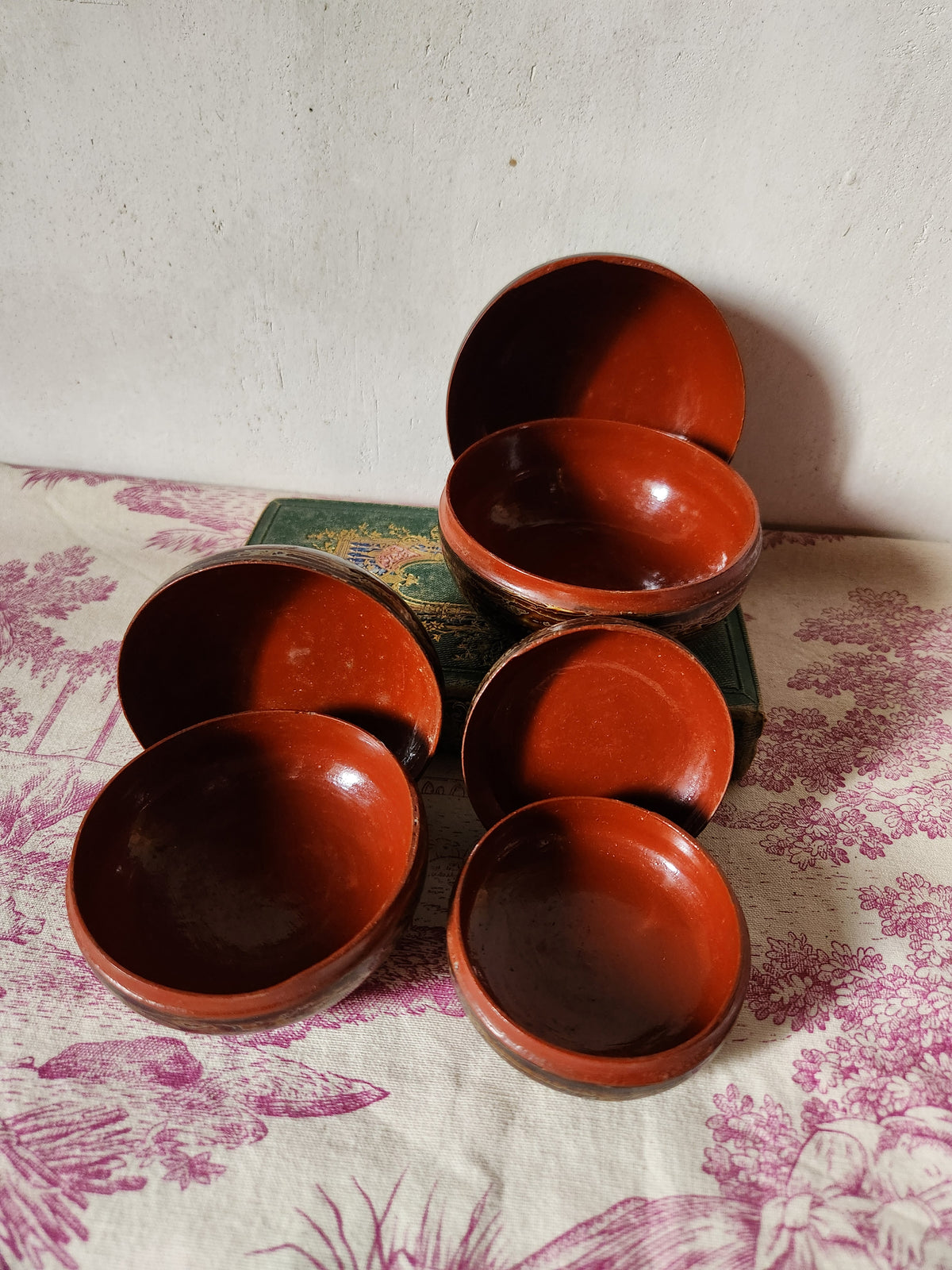 Vintage Burmese Lacquerware Nested Bowls Gold & Carmine Red, Set of 3