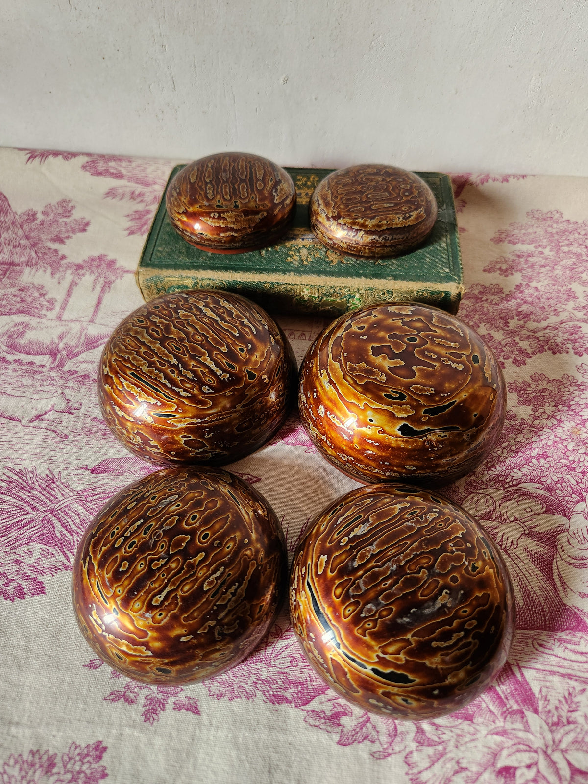Vintage Burmese Lacquerware Nested Bowls Gold & Carmine Red, Set of 3