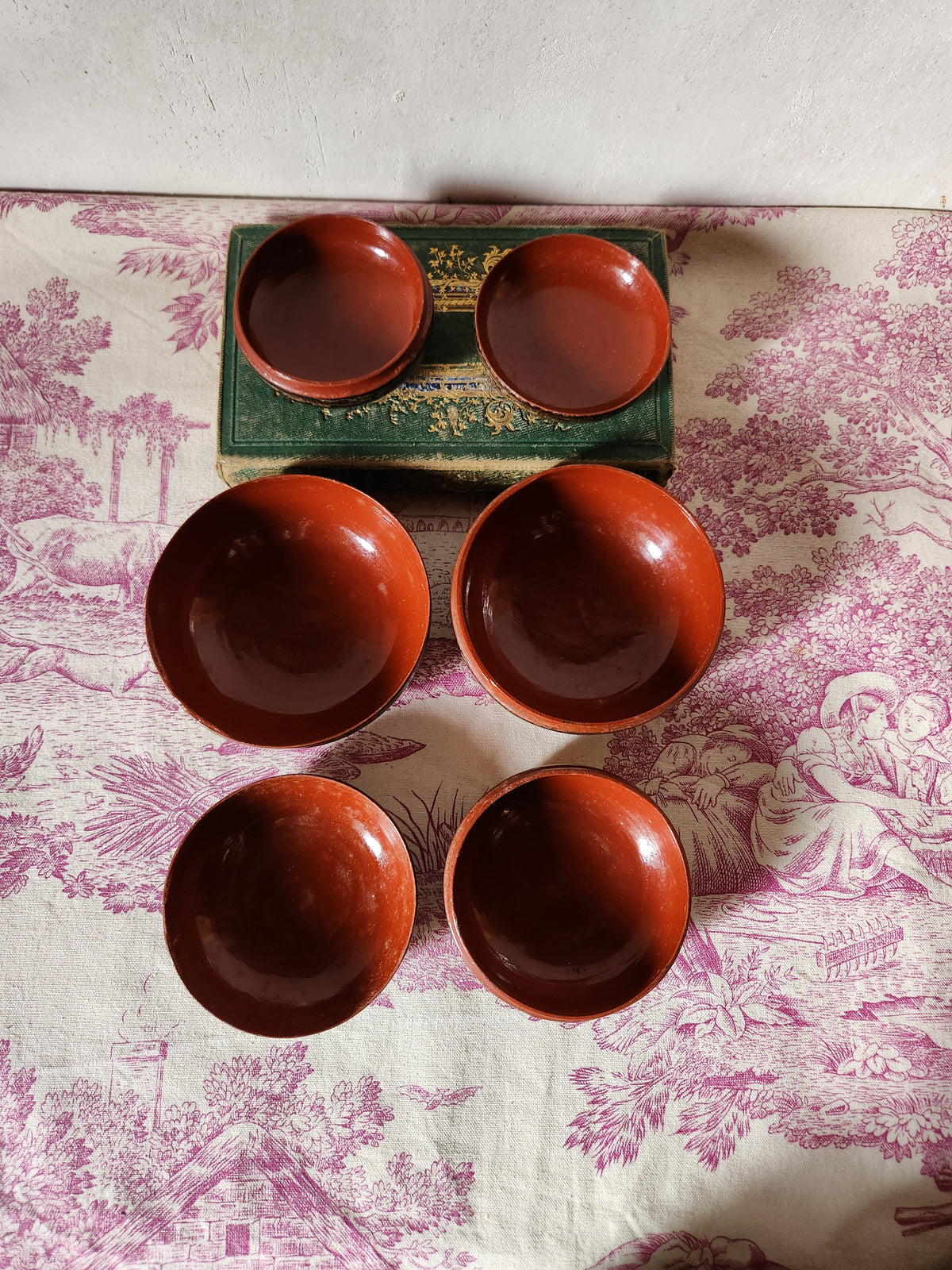 Vintage Burmese Lacquerware Nested Bowls Gold & Carmine Red, Set of 3