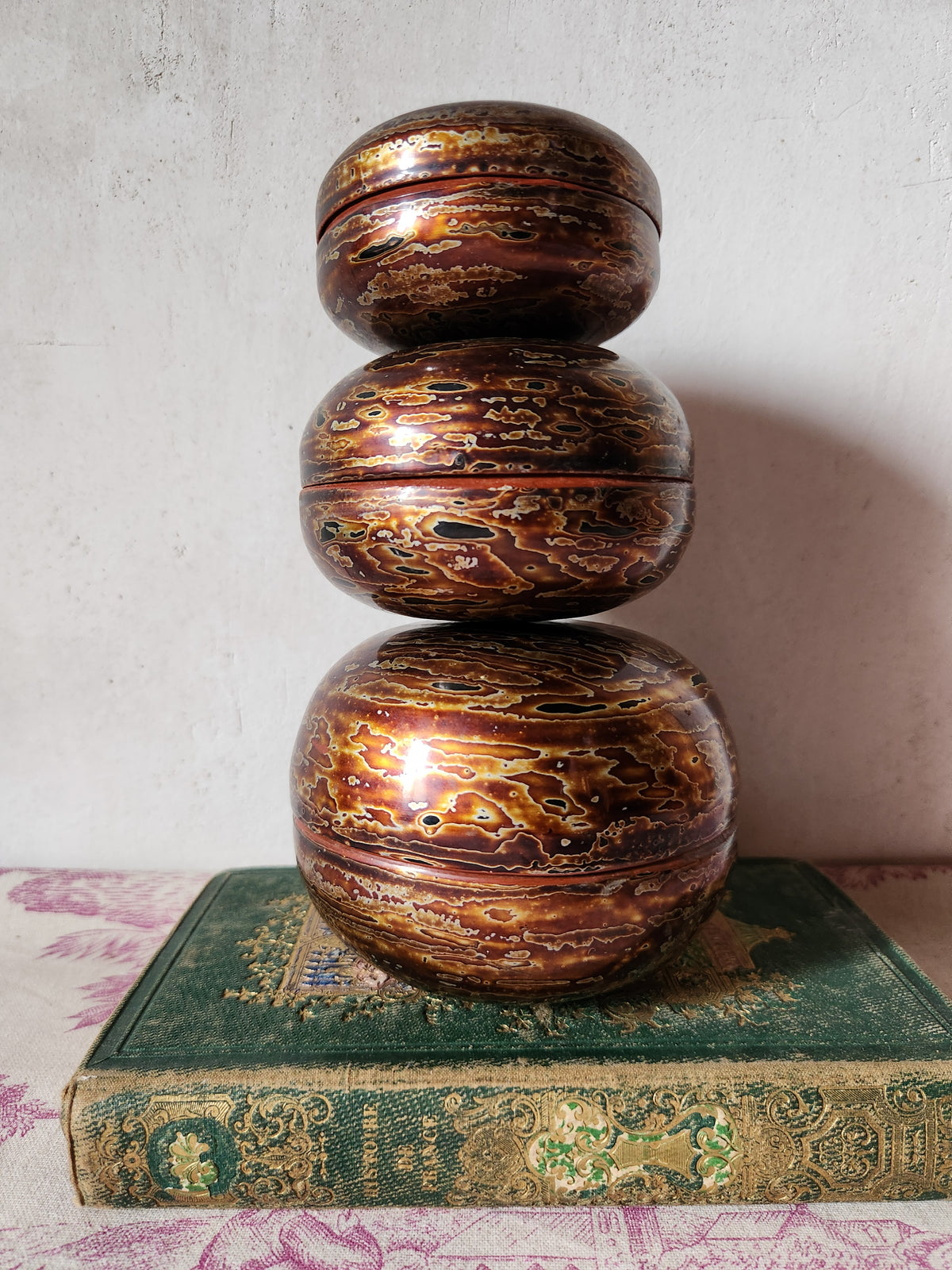 Vintage Burmese Lacquerware Nested Bowls Gold & Carmine Red, Set of 3