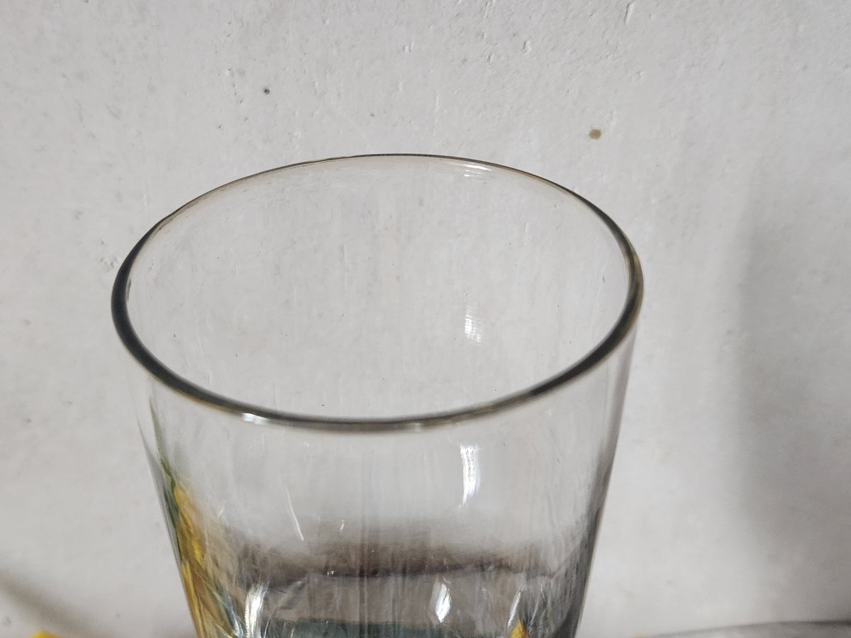 Antikes französisches Absinthglas mit Absinthlöffel aus Silbermetall.