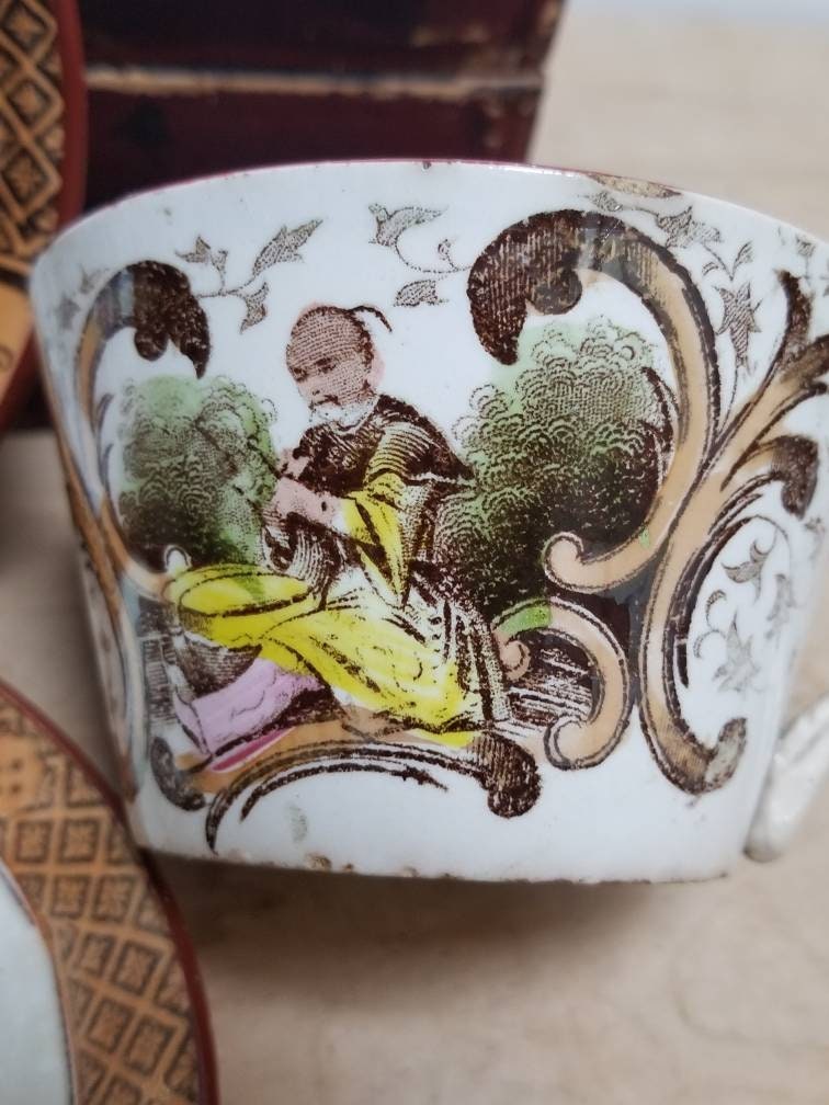 Tasses à thé et soucoupes anciennes Sarreguemines, style chinoiserie