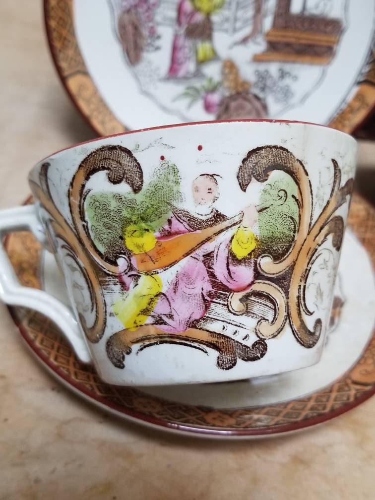 Tasses à thé et soucoupes anciennes Sarreguemines, style chinoiserie