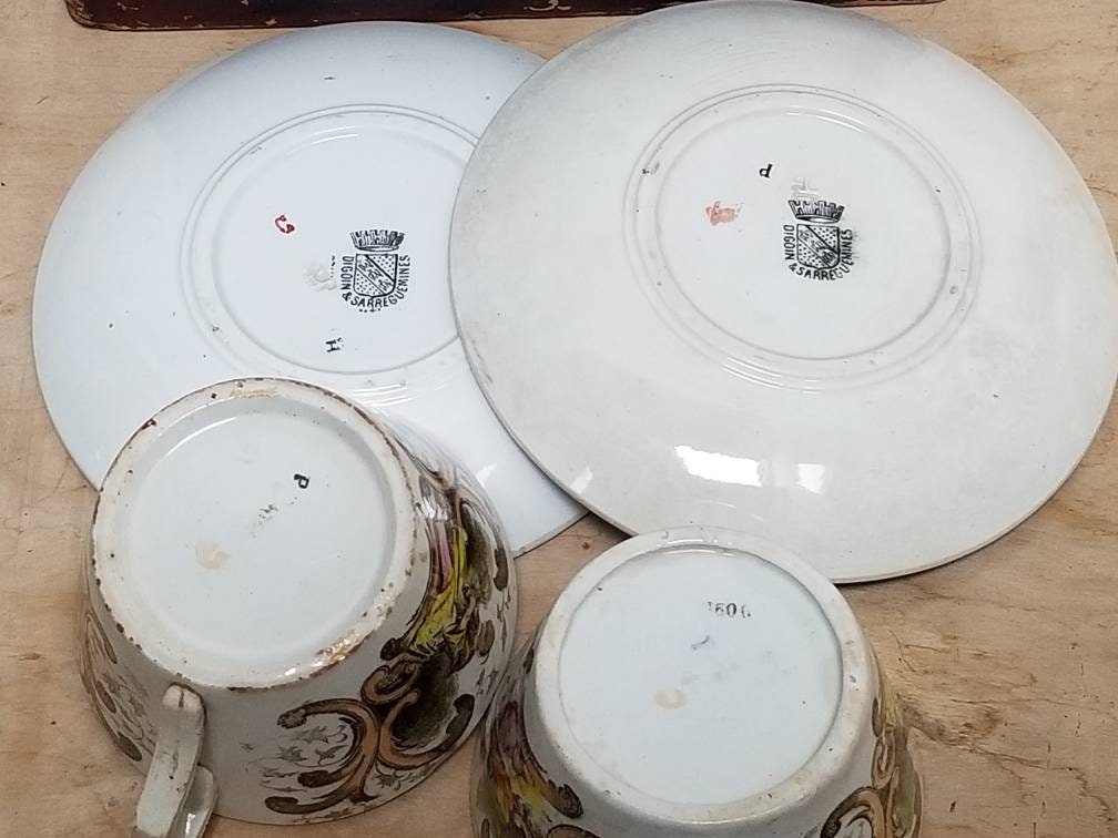 Tasses à thé et soucoupes anciennes Sarreguemines, style chinoiserie