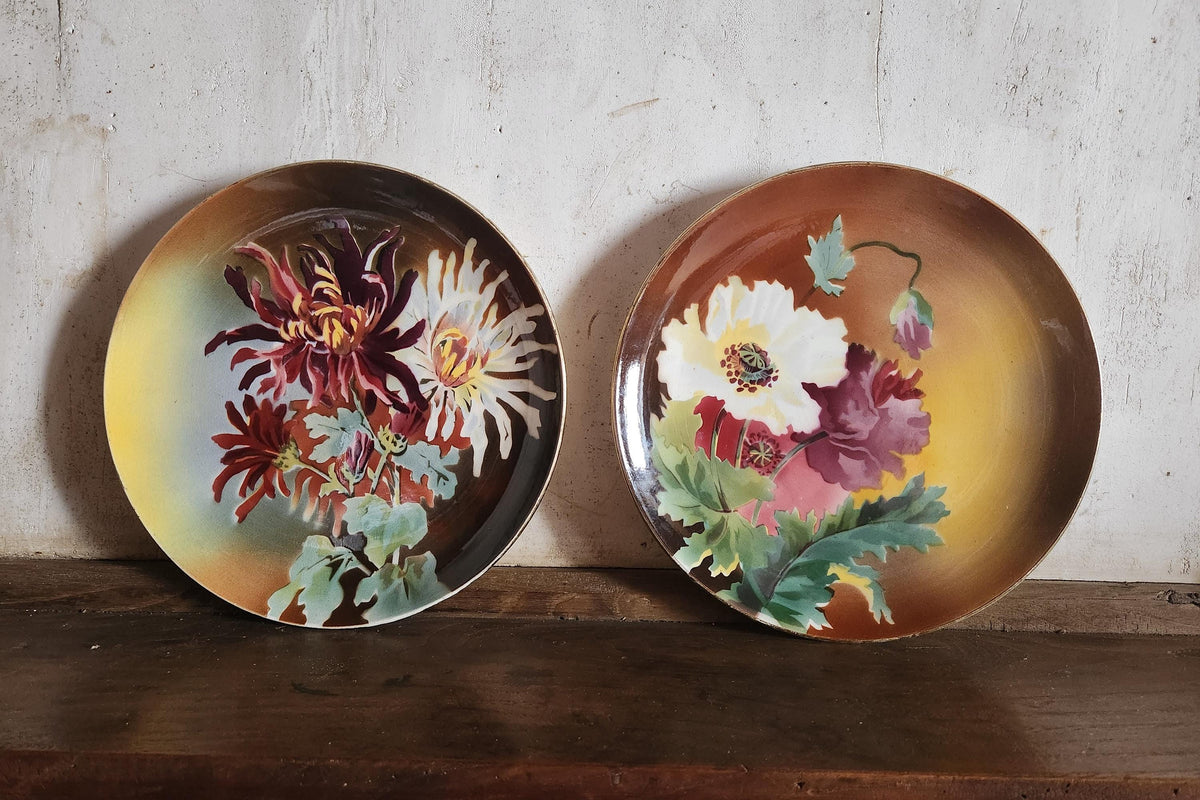 Pair of 1930s French Art Deco ironstone plates by Boulenger & Choisy le Roi, 28cm, with floral decoration and worn gilt rim