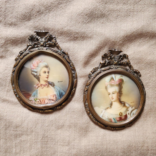 Antike französische signierte Miniaturporträts auf Porzellan, 19. Jahrhundert, Louis-XVI-Stil